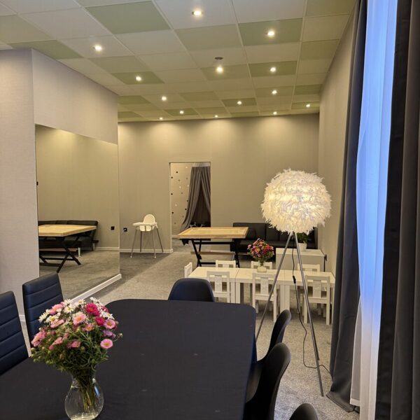 Svinību zona ar atpūta stūrīti un novusa galdu